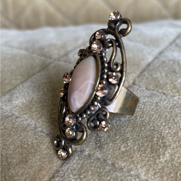 Gorgeous jewelled ring adjustable - Picture 3 of 4